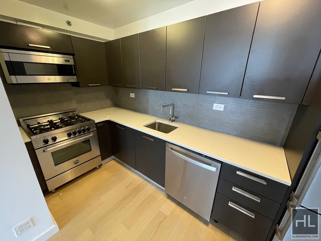 East 39th Street - Photo 7