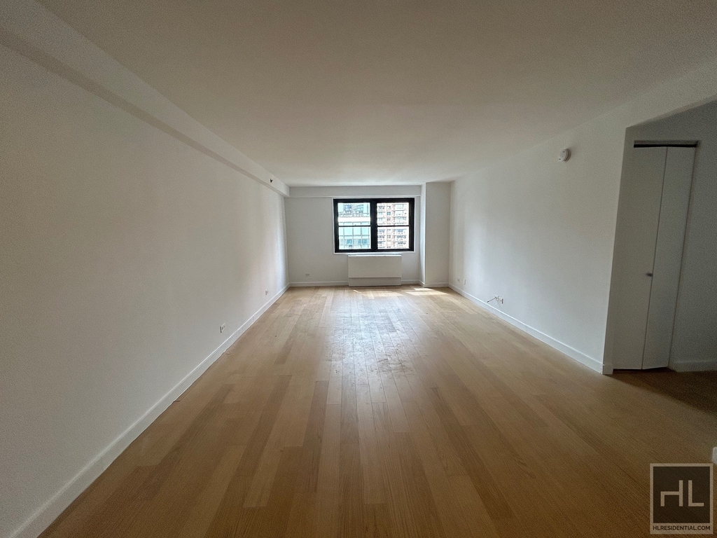 East 39th Street - Photo 4