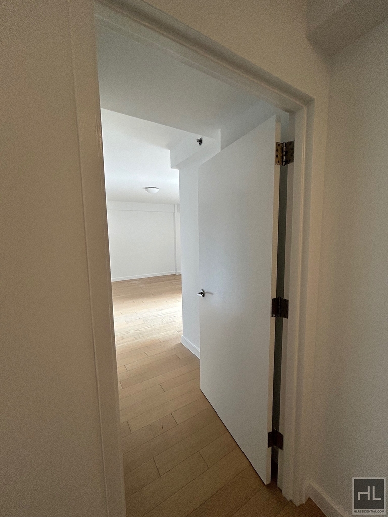 East 39th Street - Photo 30
