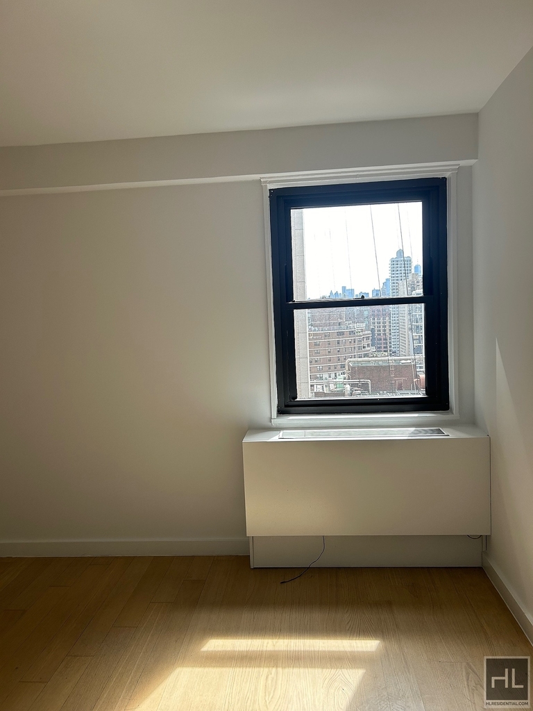 East 39th Street - Photo 29