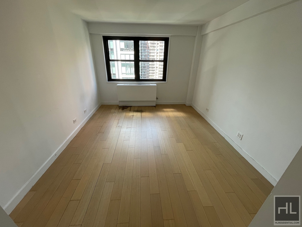 East 39th Street - Photo 28