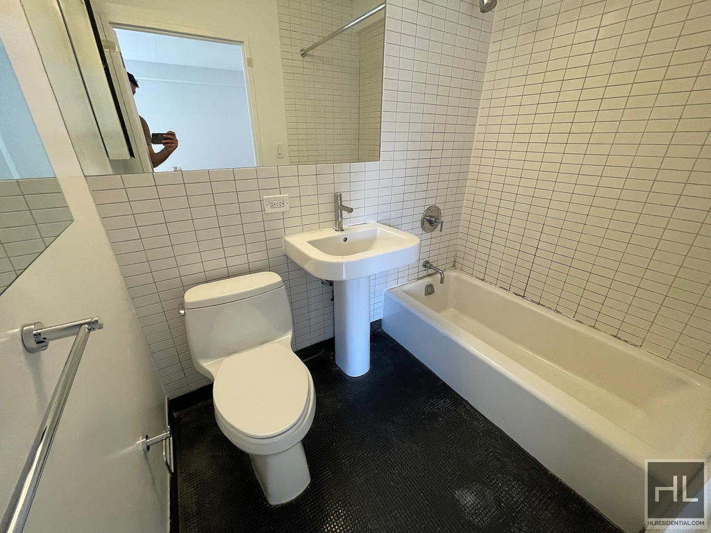East 39th Street - Photo 9