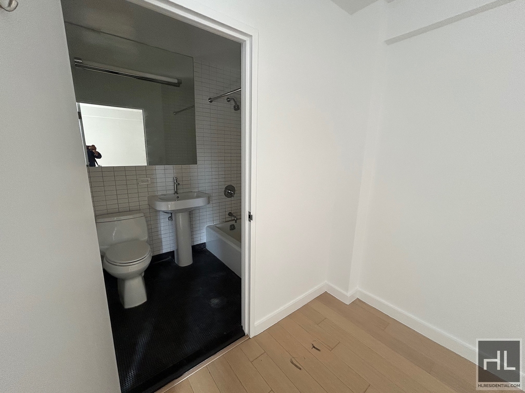 East 39th Street - Photo 12
