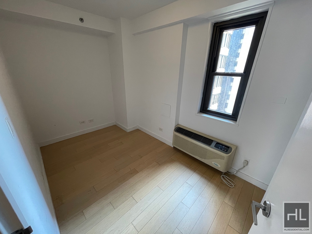 East 39th Street - Photo 24