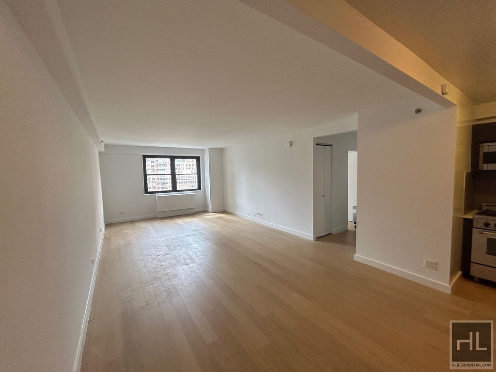 East 39th Street - Photo 5