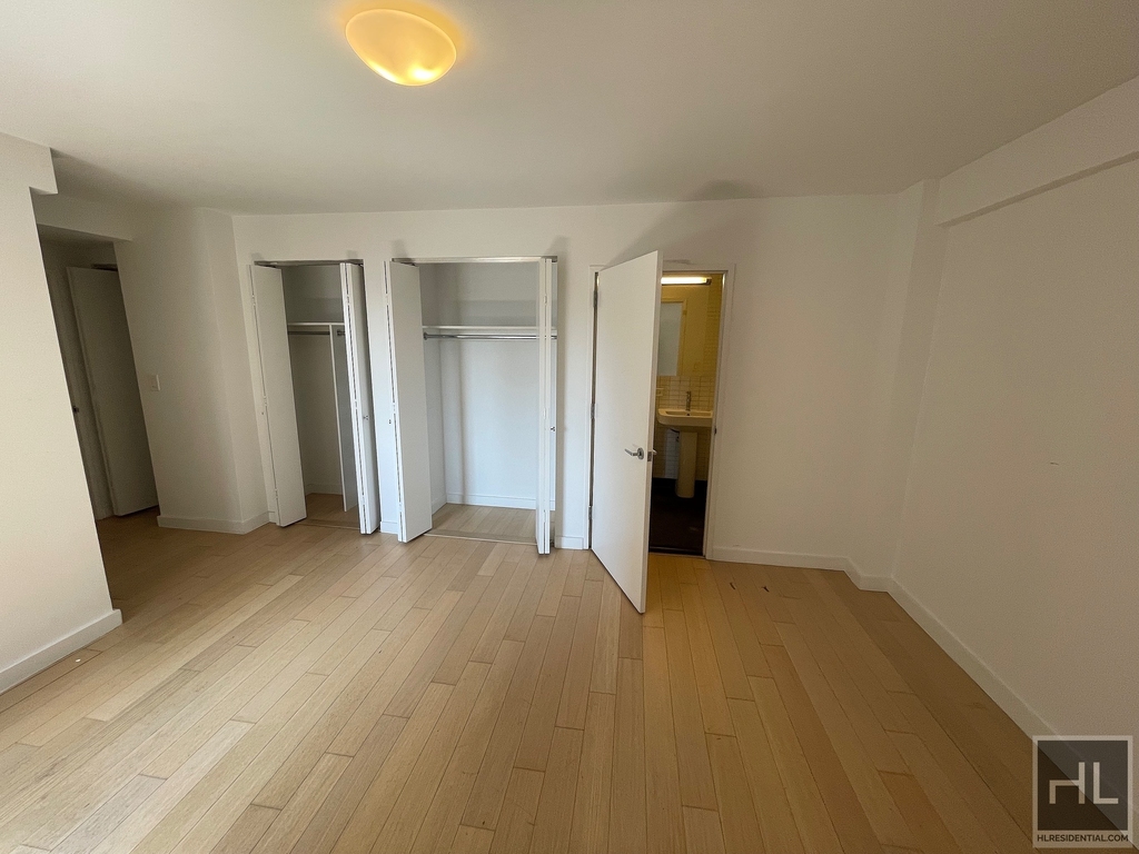 East 39th Street - Photo 20