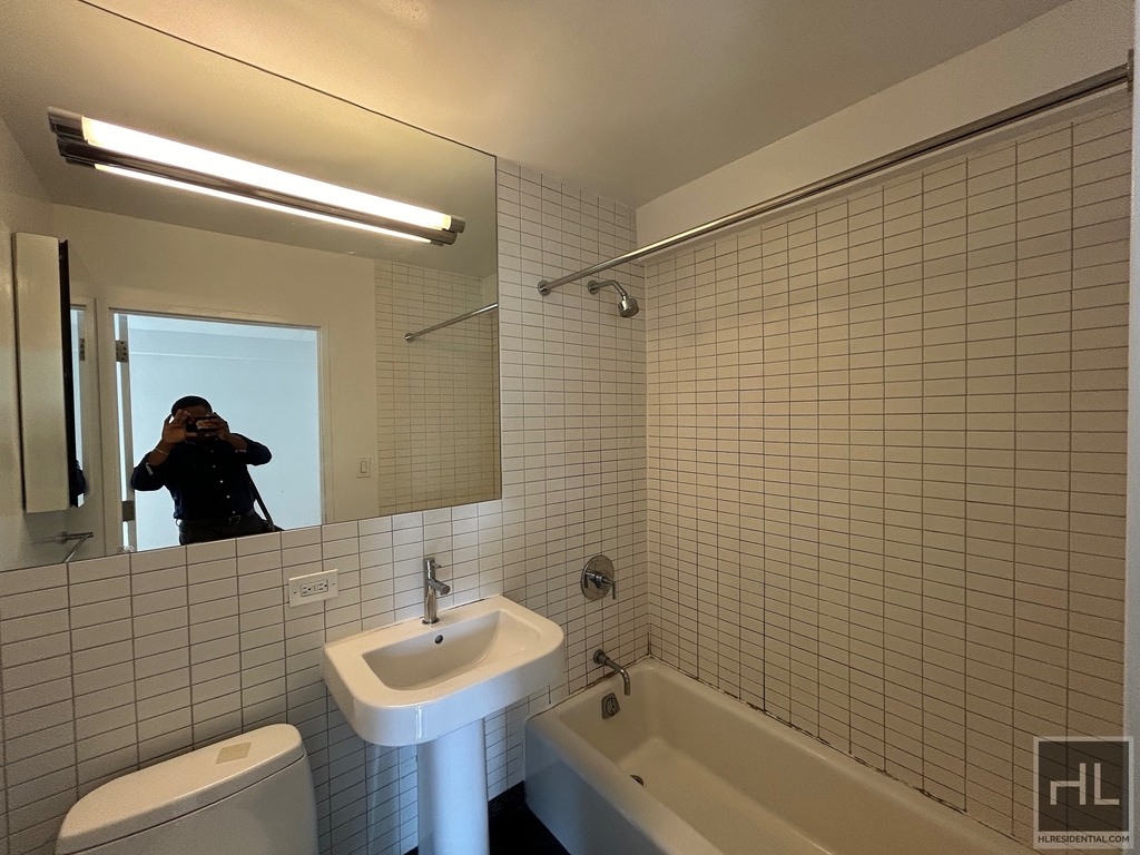 East 39th Street - Photo 11