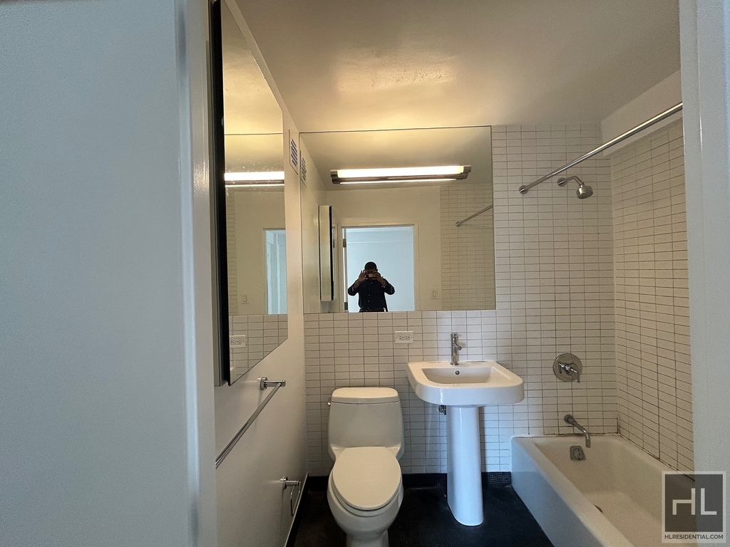 East 39th Street - Photo 13