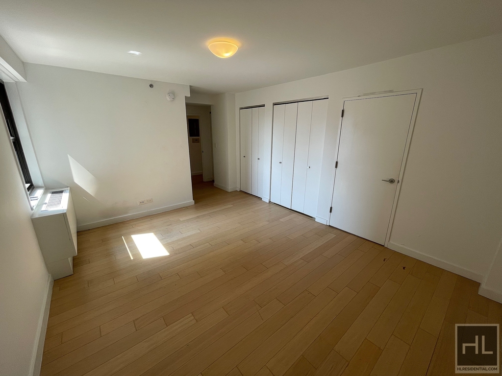East 39th Street - Photo 26