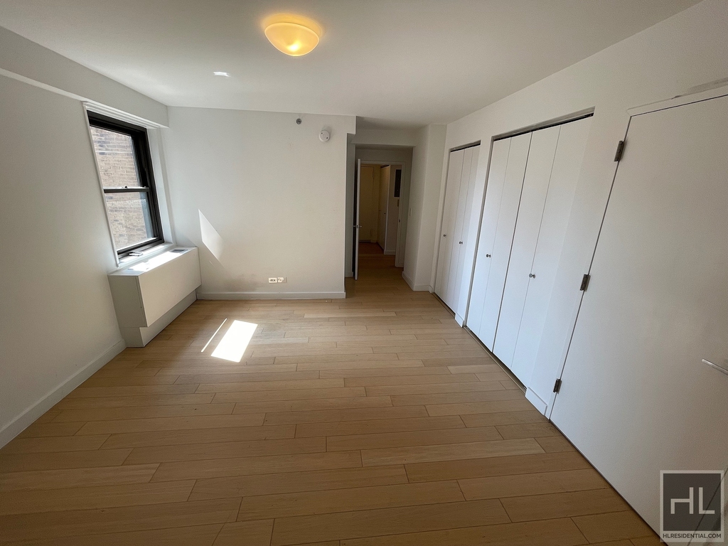 East 39th Street - Photo 27