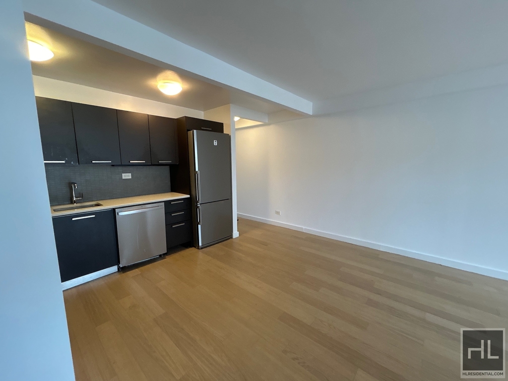 East 39th Street - Photo 14