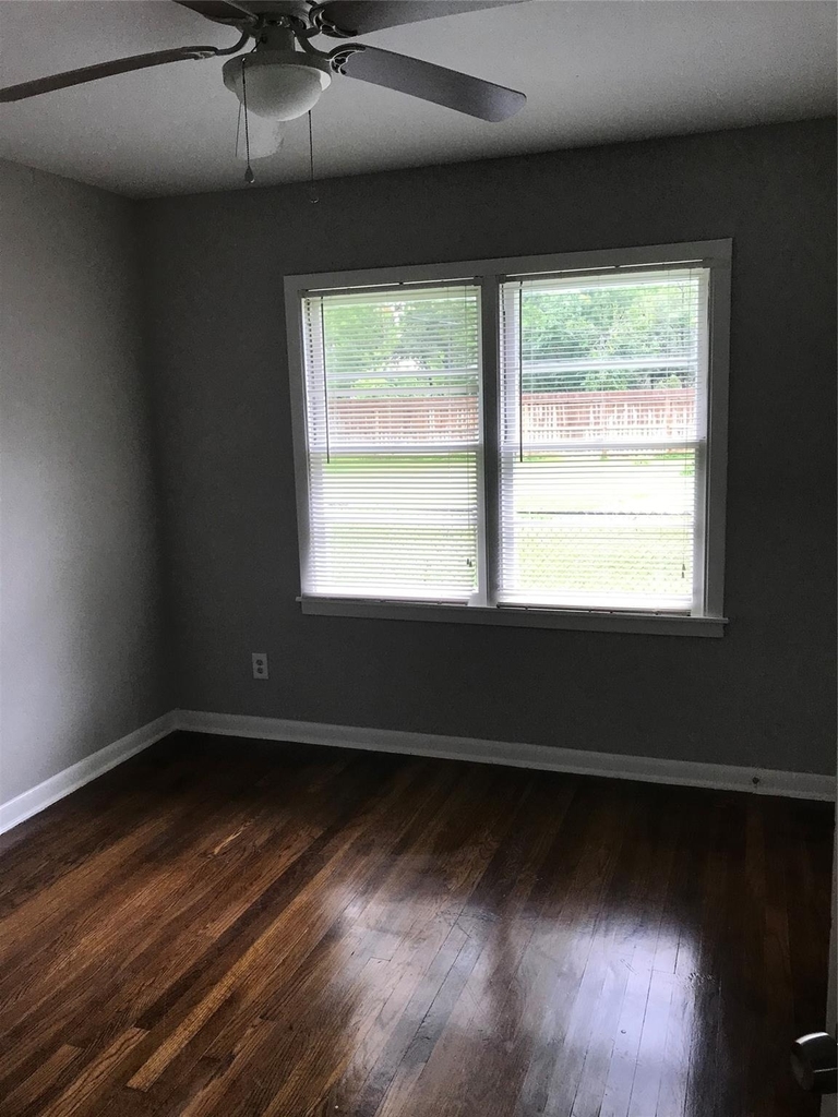 2702 N Camp Circle - Photo 3