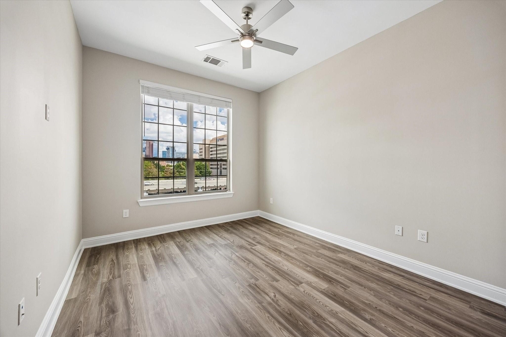 2111 Austin Street - Photo 10