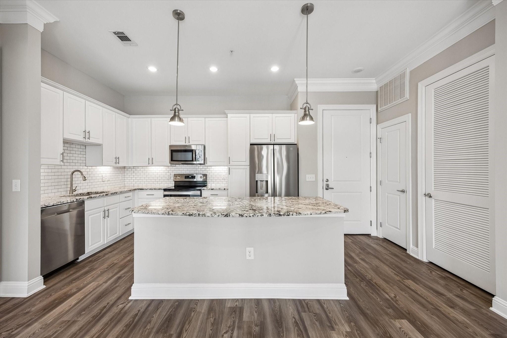 2111 Austin Street - Photo 0