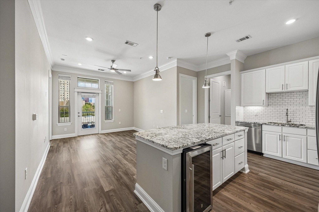 2111 Austin Street - Photo 2