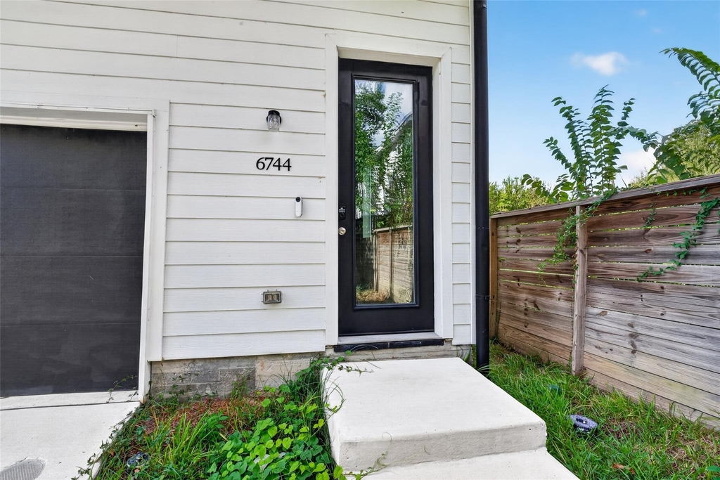 6744 Del Rio St - Photo 1