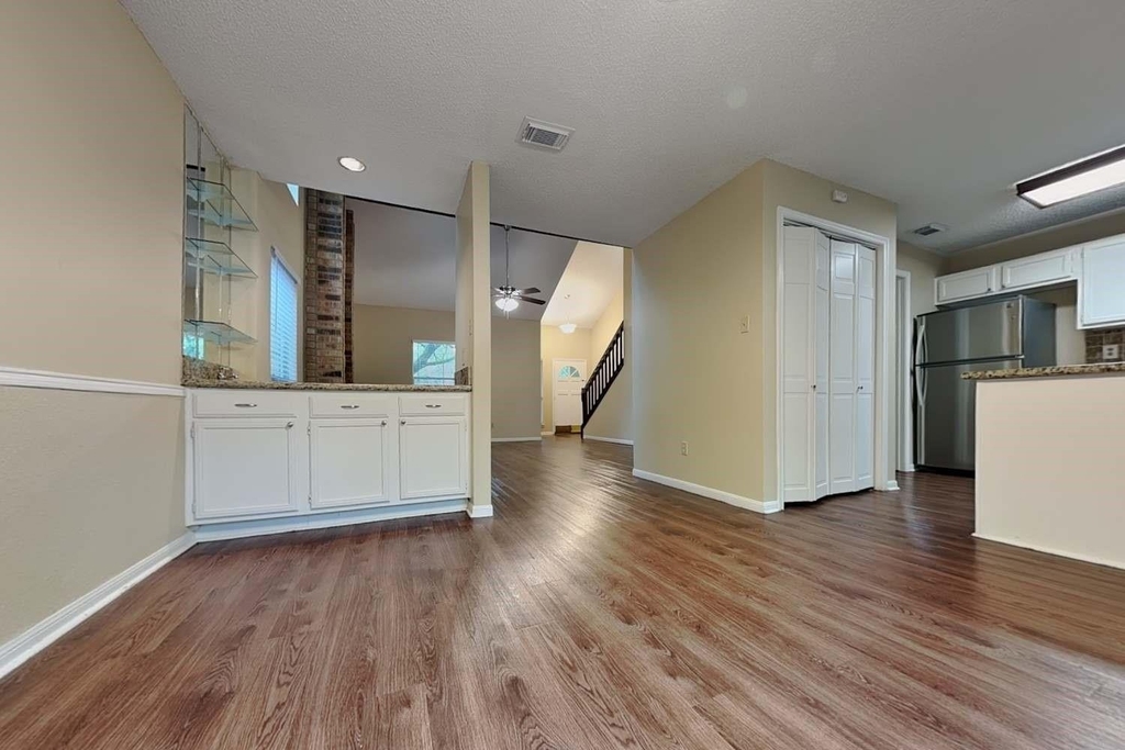 11 Brentwood Oaks Court - Photo 4