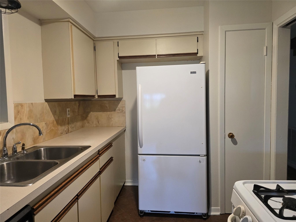 10522 Royal Oaks Drive - Photo 5