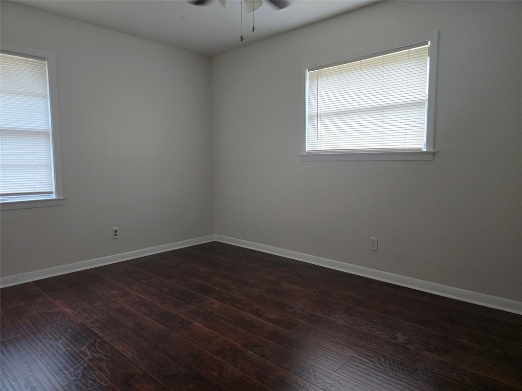 10522 Royal Oaks Drive - Photo 3