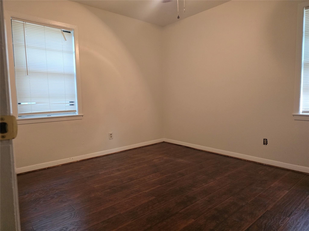 10522 Royal Oaks Drive - Photo 2