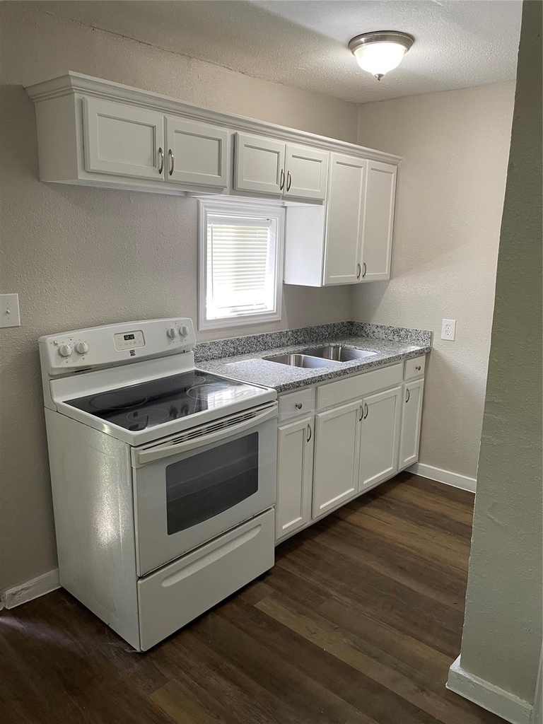 2321 Franklin Street - Photo 2