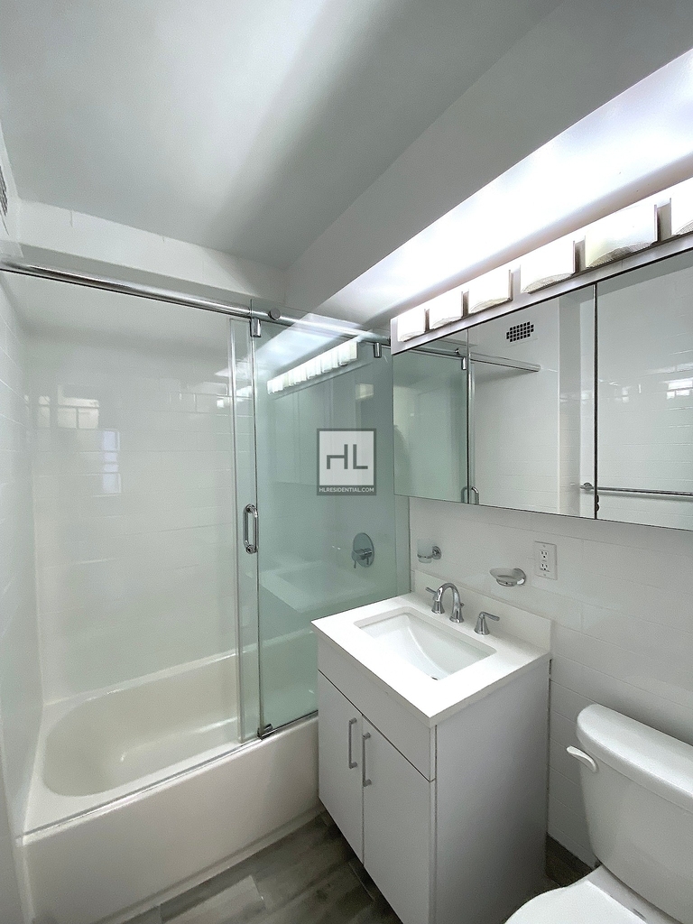 East 56 Street - Photo 3