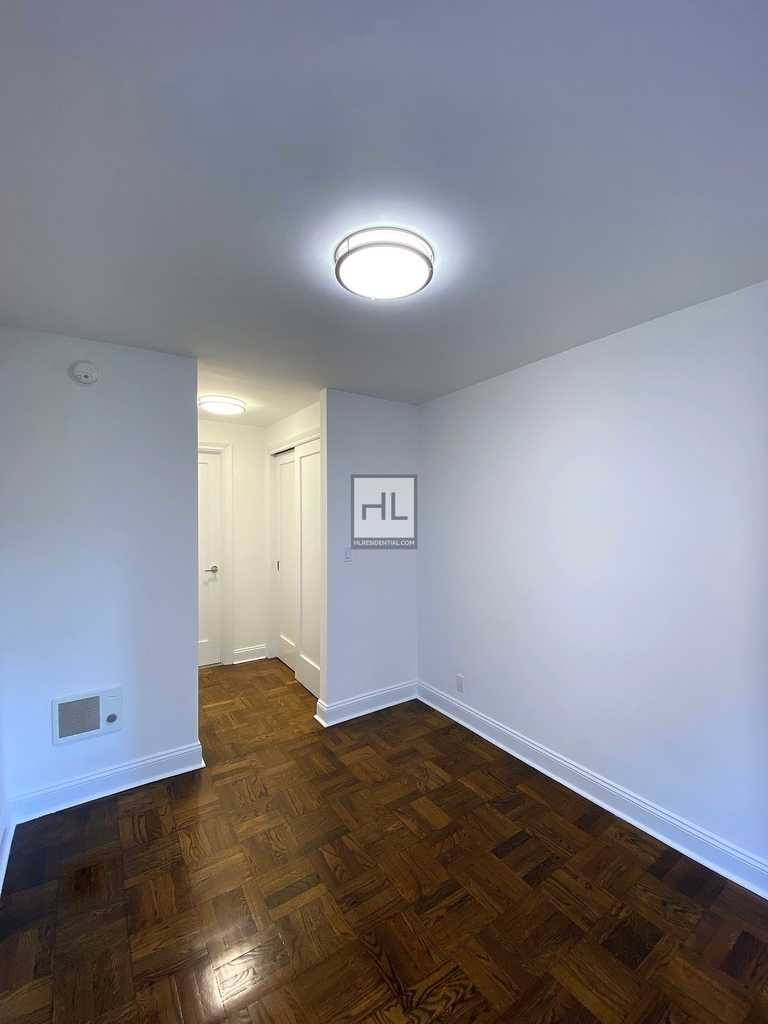 East 56 Street - Photo 2