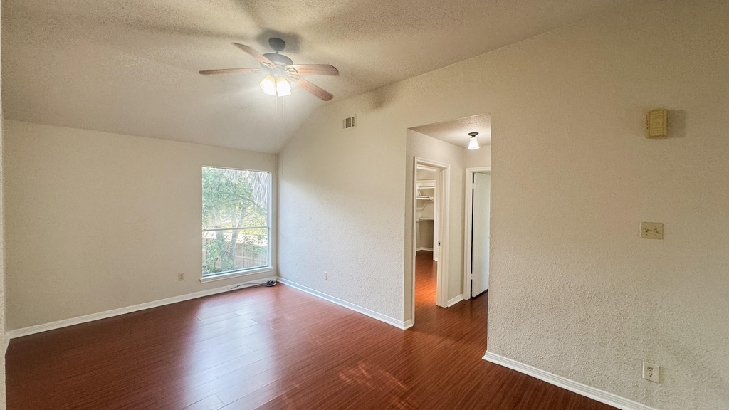 2919 Great Lakes Avenue - Photo 8