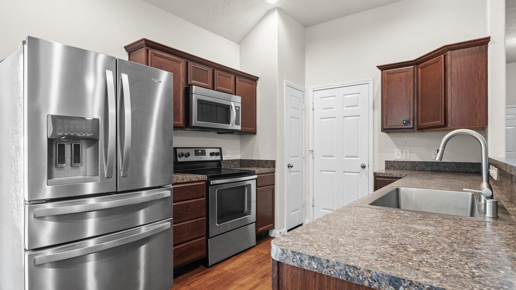 11246 Glenforest Drive - Photo 10
