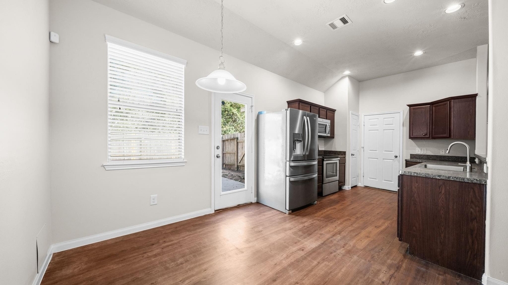 11246 Glenforest Drive - Photo 8