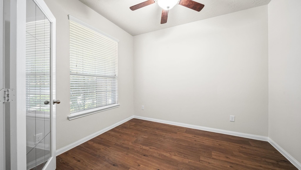 11246 Glenforest Drive - Photo 5