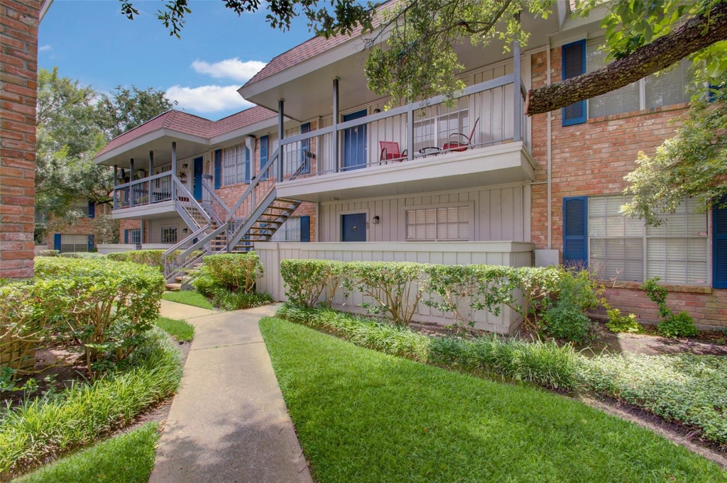 2350 Bering Drive - Photo 2