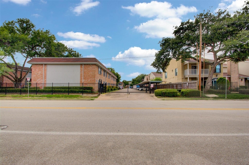 2350 Bering Drive - Photo 35