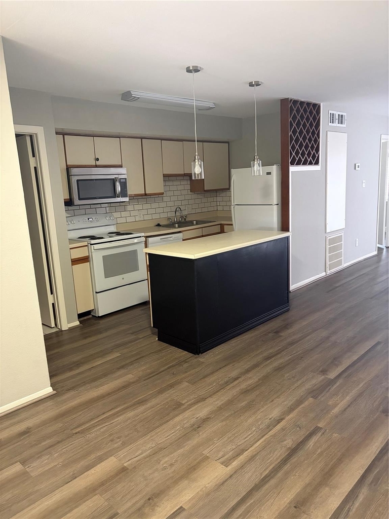 6107 Snug Harbor Drive - Photo 1