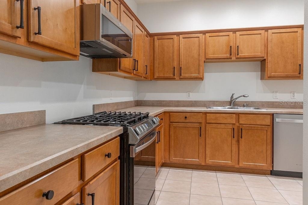 808 Carlyle Lane - Photo 5