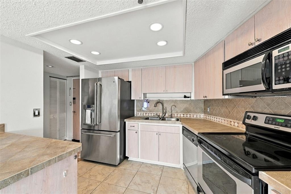 7430 Sunshine Skyway Lane S - Photo 5