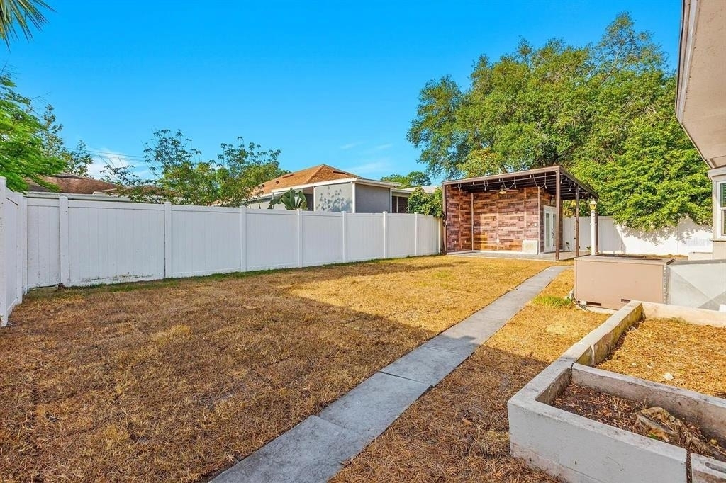 2614 W Henry Avenue - Photo 1