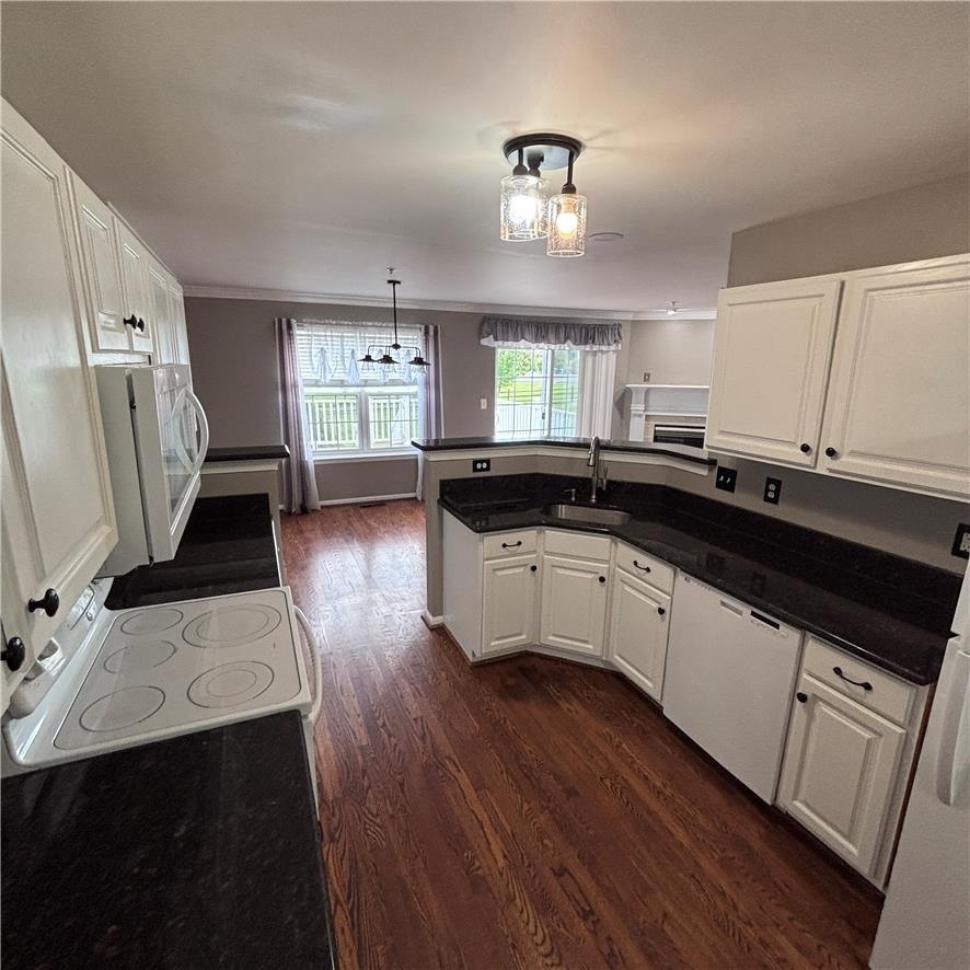 207 Hampshire - Photo 1