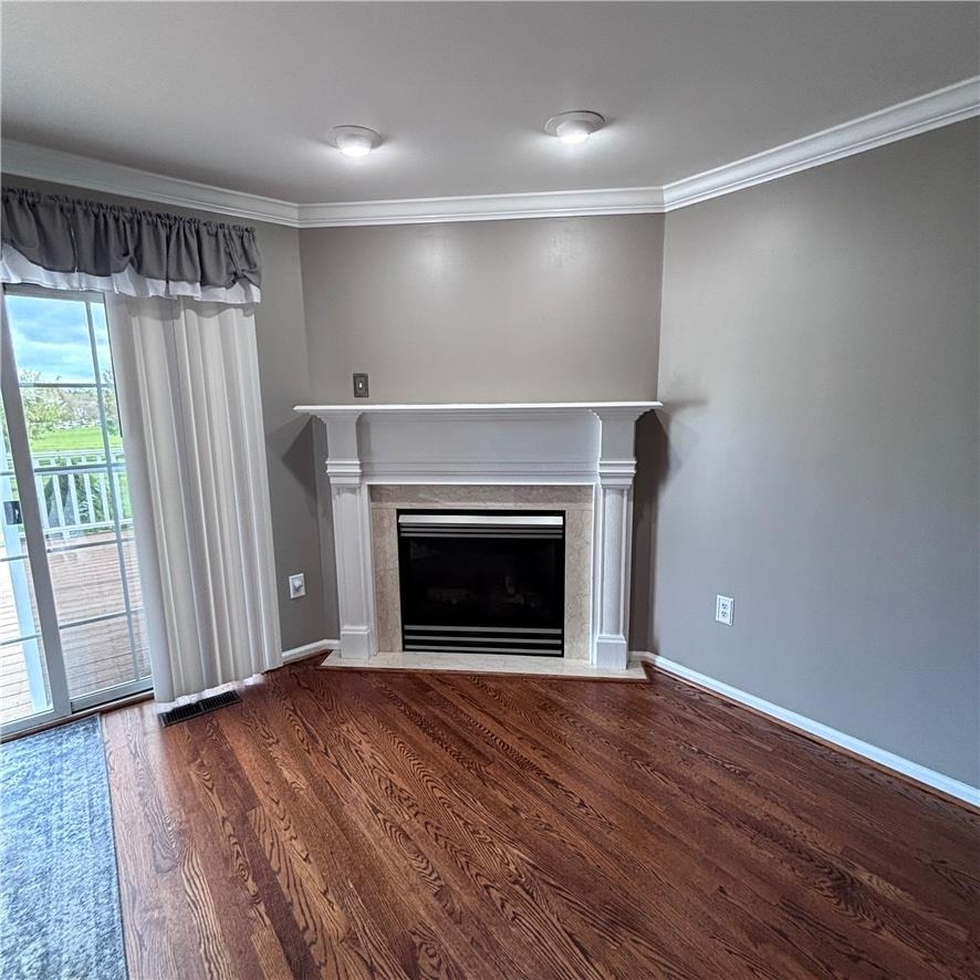 207 Hampshire - Photo 2