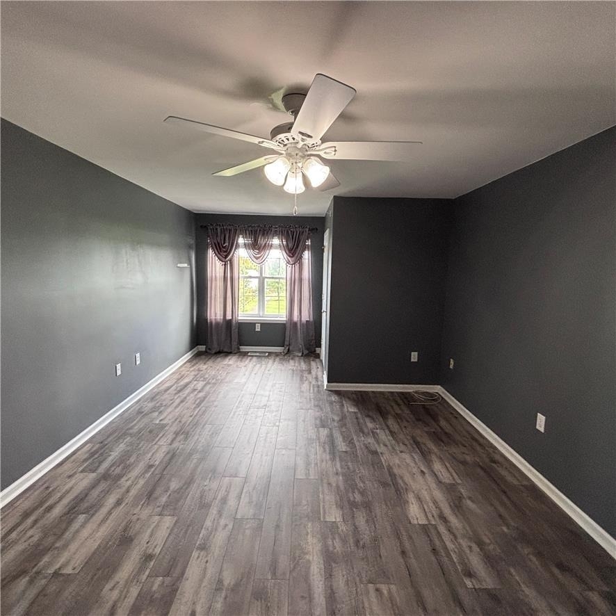 207 Hampshire - Photo 3