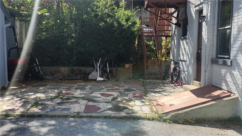 527 Wyandotte Street - Photo 2