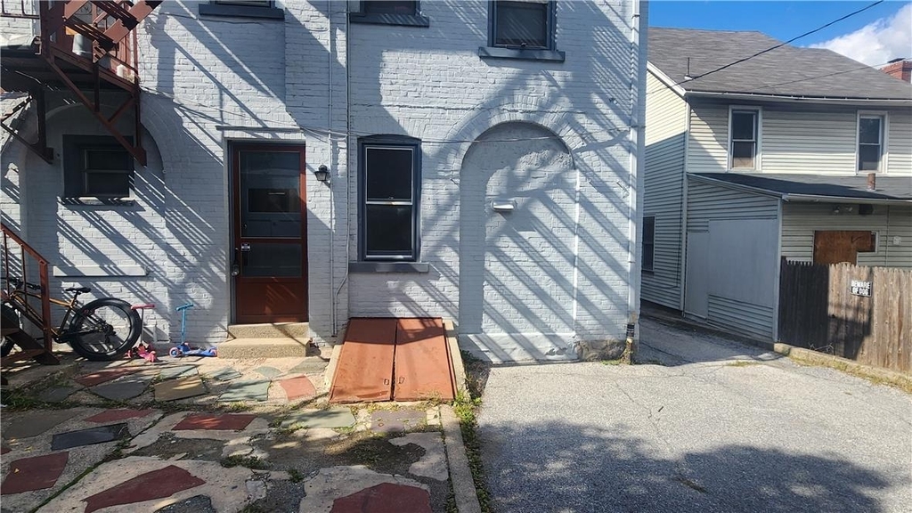 527 Wyandotte Street - Photo 1