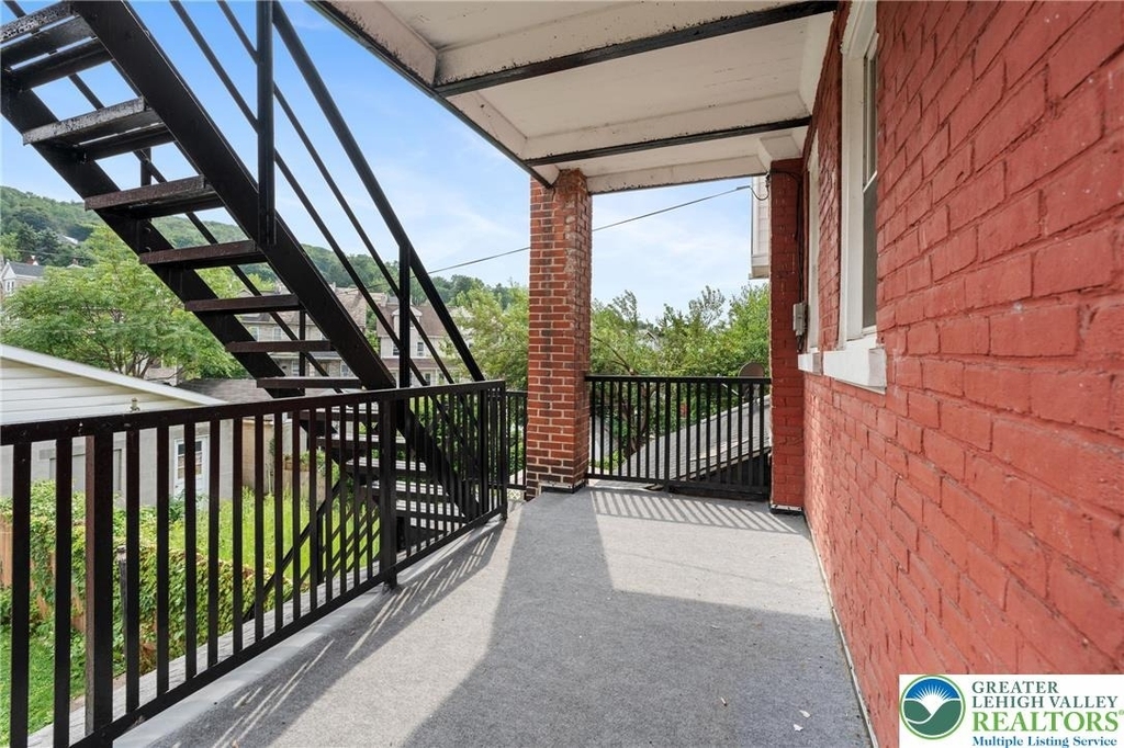 728 E 6th Street - Photo 11