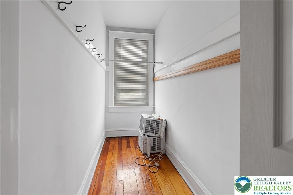 728 E 6th Street - Photo 10