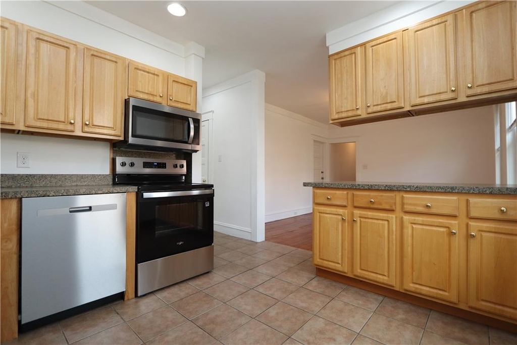728 E 6th Street - Photo 6