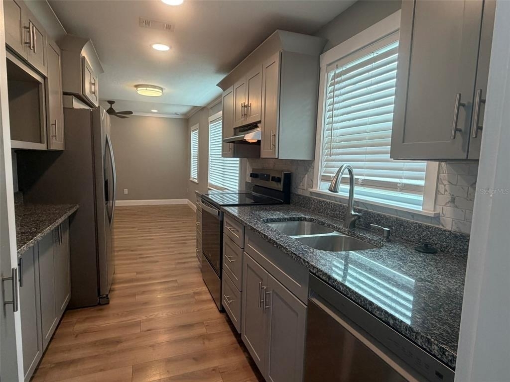 101 W Lemon Street - Photo 2