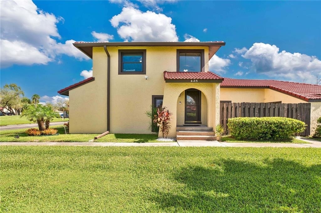435 Hunter Circle - Photo 1