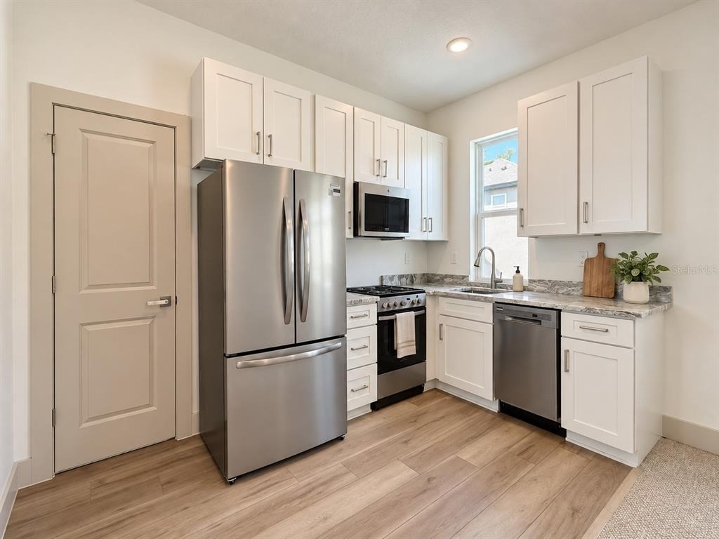 724 Ellwood Avenue - Photo 6
