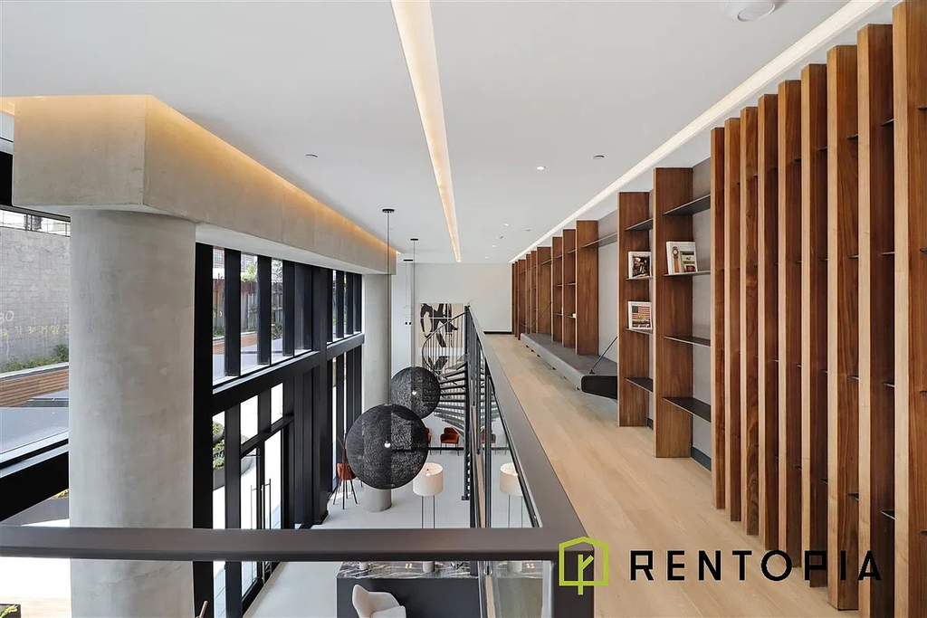 1010 Pacific Street - Photo 2
