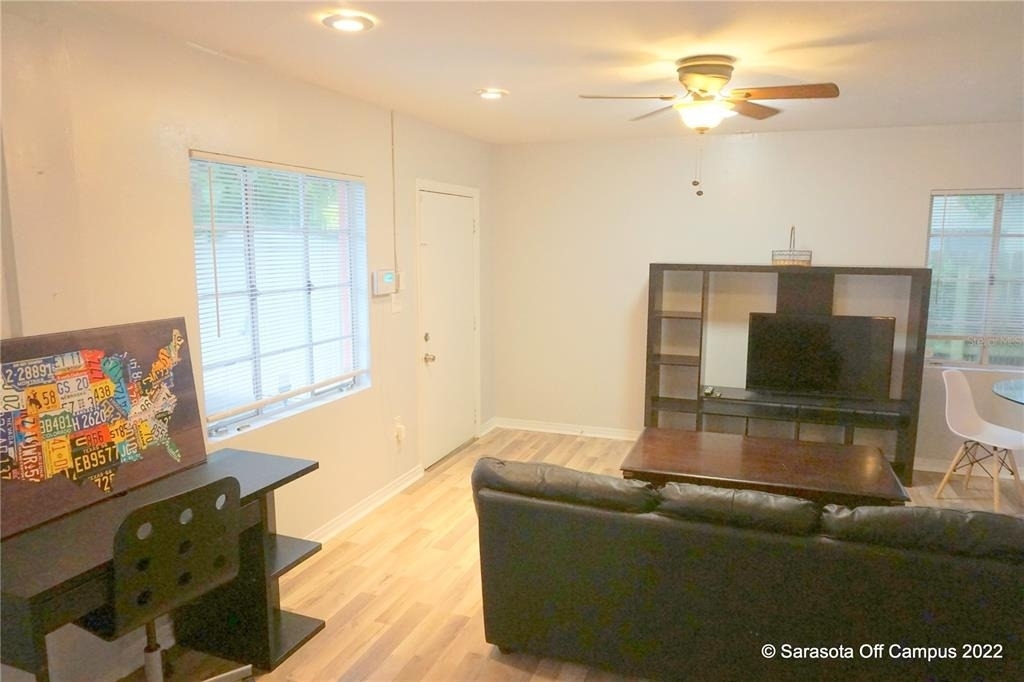 946 40th Street - Photo 15